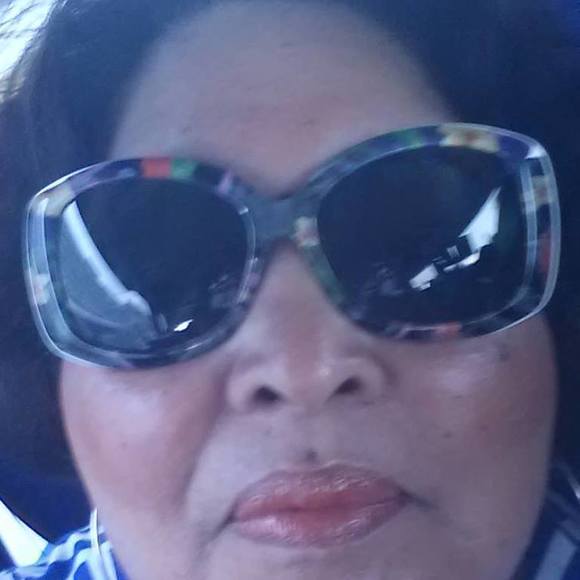 Meet your Posher, Gloria - Picture 1 of 1